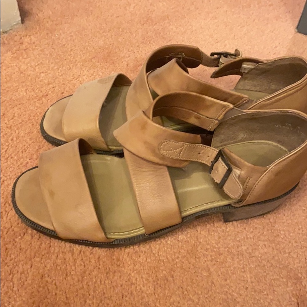 Munro Sandals - Picture 3 of 4